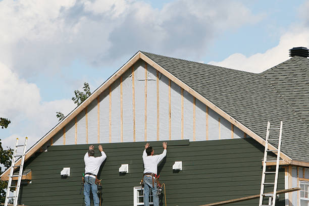 Professional Siding Installation technician working in Berwyn, IL